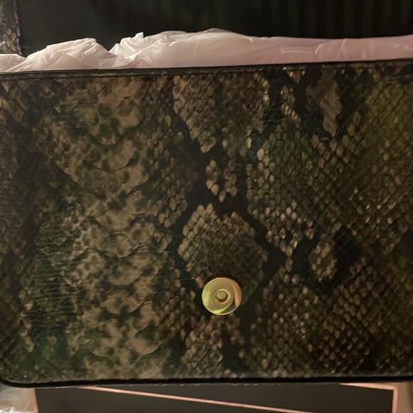 Victoria’s Secret Python 🐍 Snakeskin Print Faux Leather Crossbody.NWT🔹FIRM🔹 - Picture 6 of 14